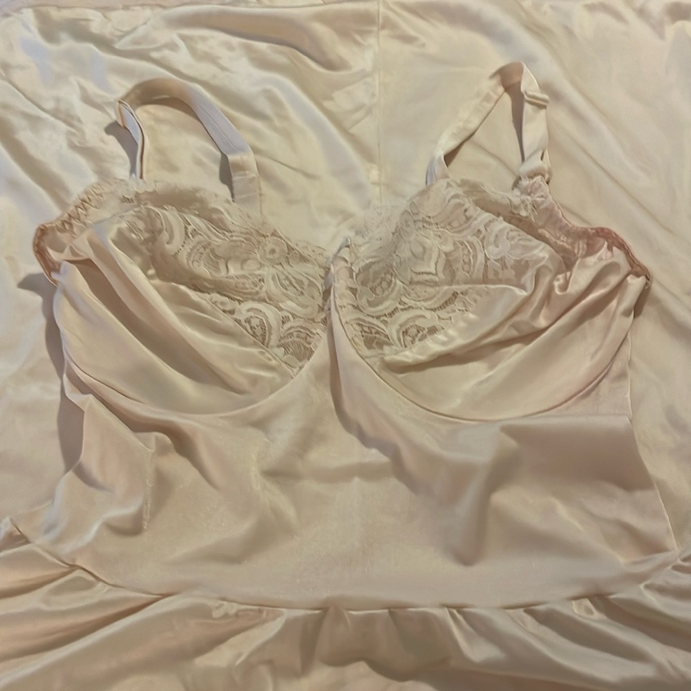 OLGA Slip or nightie, 38D blush color lace nylon ExCellent condition pre-loved